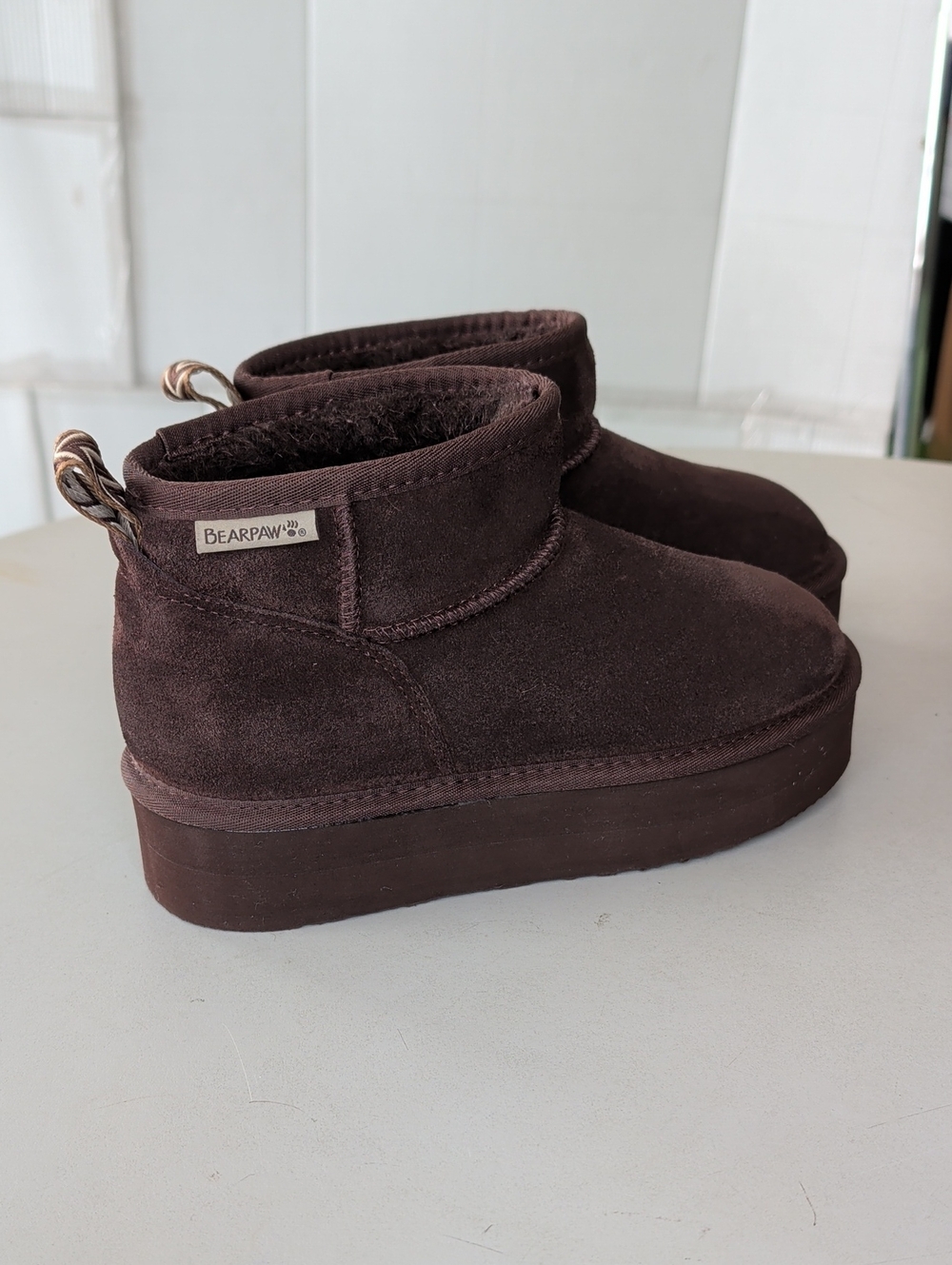 BearPaw Short Platform Boots Dk Brown Suede SZ7 Women Cozy Comfy Chic Collegiate